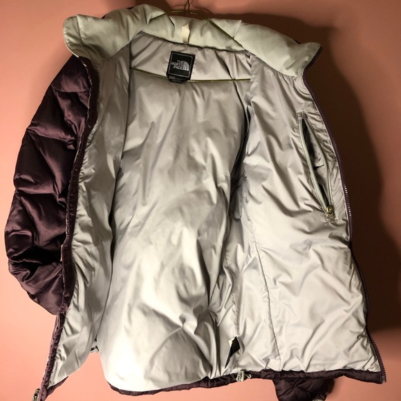 The North Face 550 Down filled puffer purple jacket. - Picture 4 of 9